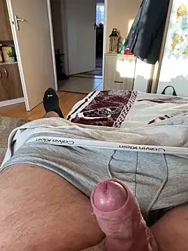 Snapshot of Tomi2244 chatting on October 19, 2025, 2:42 pm Tomi2244 online show from October 19, 2025, 2:42 pm