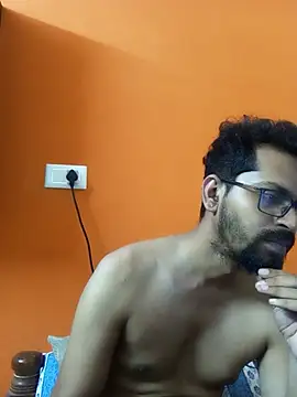 arhan3043 online show from November 4, 2025, 12:31 pm