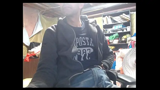 Snapshot of Gsmile1 chatting on December 21, 2024, 1:36 am Gsmile1 online show from December 21, 2024, 1:36 am