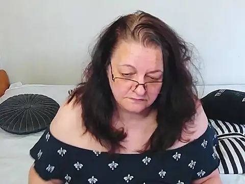 Snapshot of hotmilfforu chatting on May 14, 2026, 1:08 pm hotmilfforu online show from May 14, 2026, 1:08 pm