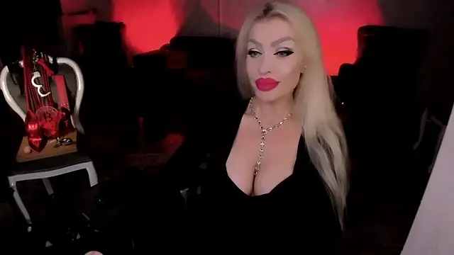 Snapshot of GreedyFinDom chatting on November 16, 2025, 4:17 am GreedyFinDom online show from November 16, 2025, 4:17 am