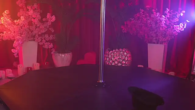 Snapshot of KittyCaitlin chatting on March 12, 2025, 9:24 pm KittyCaitlin online show from March 12, 2025, 9:24 pm