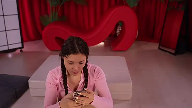 Snapshot of KittyCaitlin chatting on October 18, 2025, 8:33 pm KittyCaitlin online show from October 18, 2025, 8:33 pm