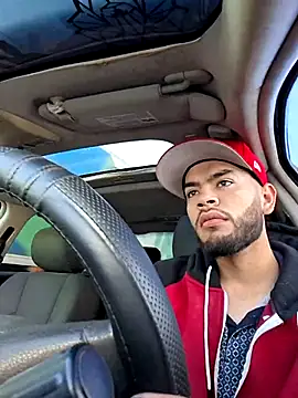 modelo38528061 online show from March 6, 2026, 4:02 pm