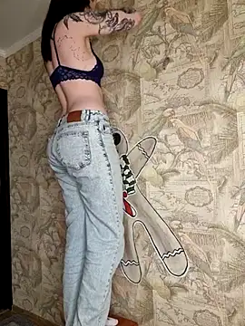 LazyTanukii online show from December 16, 2025, 6:50 am