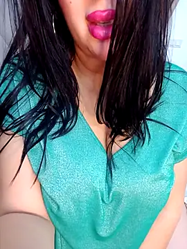 Snapshot of Queen_sousou chatting on November 16, 2025, 1:32 am Queen sousou online show from November 16, 2025, 1:32 am