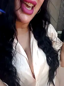 Snapshot of Queen_sousou chatting on October 28, 2025, 9:36 pm Queen sousou online show from October 28, 2025, 9:36 pm