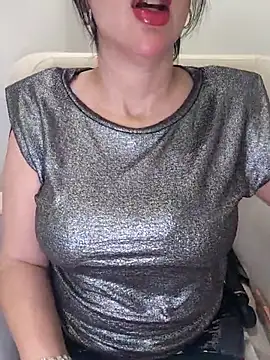 Snapshot of Queen_sousou chatting on August 6, 2026, 7:20 pm Queen sousou online show from August 6, 2026, 7:20 pm
