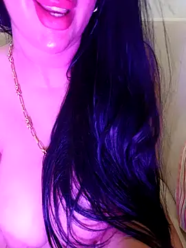 Snapshot of Queen_sousou chatting on July 3, 2026, 12:06 am Queen sousou online show from July 3, 2026, 12:06 am