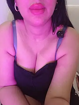 Snapshot of Queen_sousou chatting on July 19, 2026, 10:39 pm Queen sousou online show from July 19, 2026, 10:39 pm