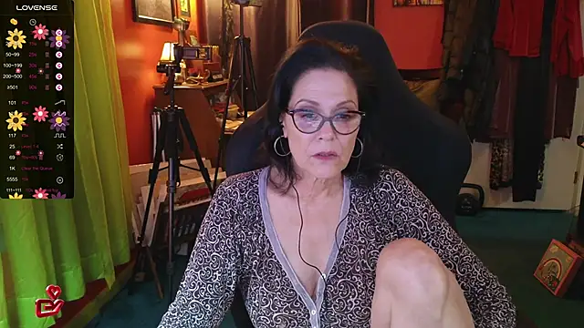 Snapshot of Good-Juju chatting on December 29, 2024, 5:21 am Good-Juju online show from December 29, 2024, 5:21 am