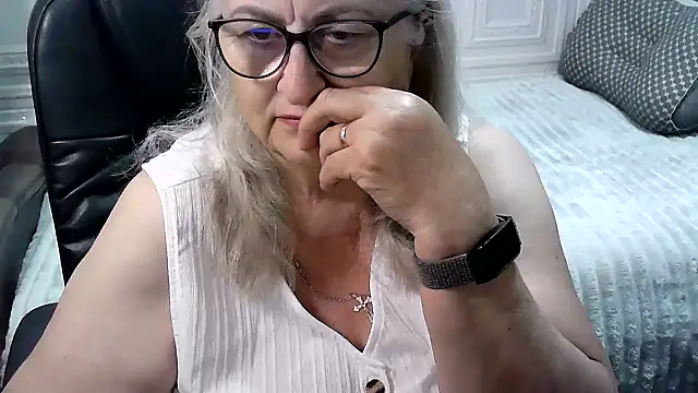 Snapshot of LolkaAlyss chatting on June 12, 2026, 7:44 pm LolkaAlyss online show from June 12, 2026, 7:44 pm