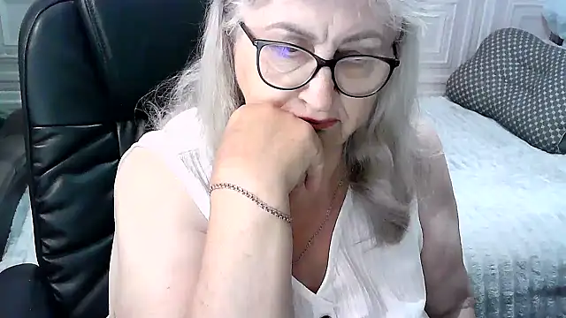 Snapshot of LolkaAlyss chatting on June 11, 2026, 4:09 am LolkaAlyss online show from June 11, 2026, 4:09 am