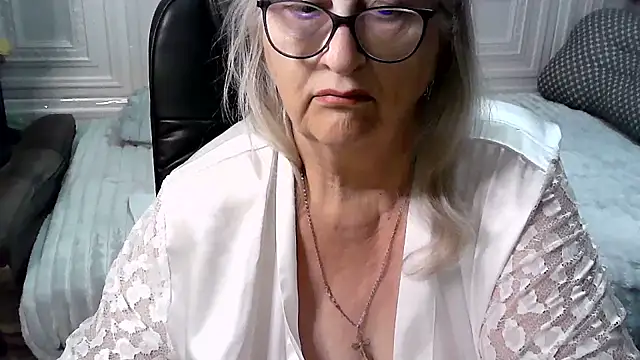 Snapshot of LolkaAlyss chatting on June 3, 2026, 8:04 am LolkaAlyss online show from June 3, 2026, 8:04 am