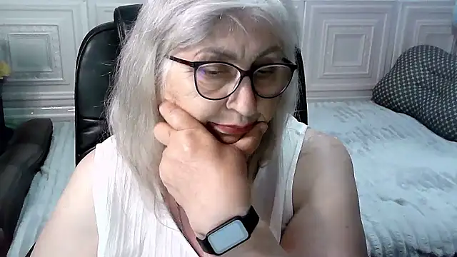 Snapshot of LolkaAlyss chatting on May 13, 2026, 5:09 pm LolkaAlyss online show from May 13, 2026, 5:09 pm