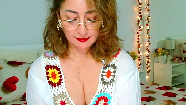 Tyana40 online show from June 15, 2026, 1:17 am