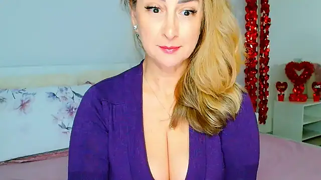 Snapshot of Tyana40 chatting on February 19, 2025, 2:23 am Tyana40 online show from February 19, 2025, 2:23 am