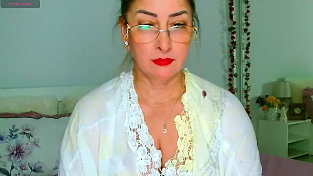 Tyana40 online show from July 27, 2026, 1:12 am
