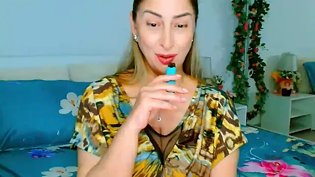 Snapshot of Tyana40 chatting on March 18, 2025, 5:34 am Tyana40 online show from March 18, 2025, 5:34 am