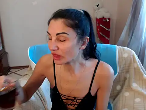 Snapshot of Karina8571 chatting on November 25, 2025, 9:42 am Karina8571 online show from November 25, 2025, 9:42 am