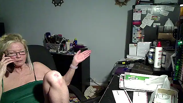 XTRAHORNYONE online show from May 6, 2026, 2:04 am