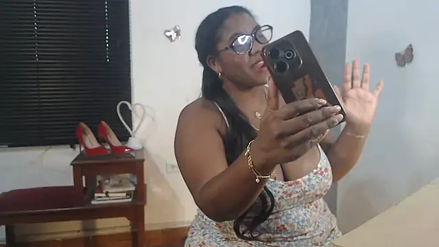 sharom smith1 online show from May 27, 2026, 10:39 pm