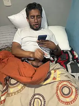 Snapshot of Darkdickhard chatting on November 4, 2025, 4:05 am Darkdickhard online show from November 4, 2025, 4:05 am