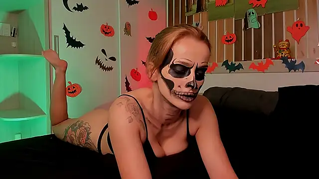 Snapshot of Dora_Banks chatting on October 31, 2025, 10:23 am Dora Banks online show from October 31, 2025, 10:23 am