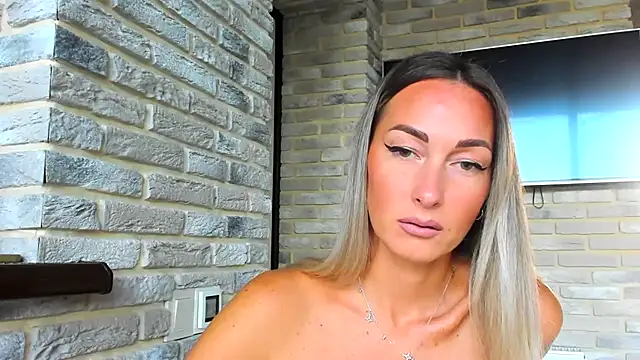 StarryHanna online show from June 23, 2026, 5:33 pm