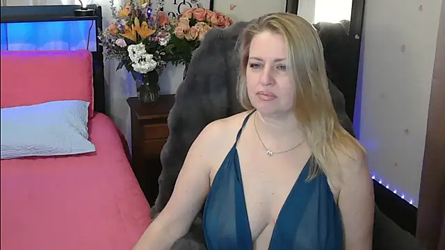 HollieBim online show from February 17, 2025, 2:38 pm