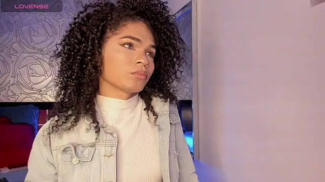 vennus1  online show from November 10, 2025, 2:22 pm