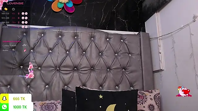 LAILAGUMMY online show from April 23, 2026, 12:11 pm