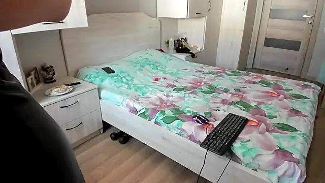 DUSSY PUSSY online show from May 6, 2026, 3:54 am