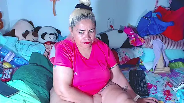 Snapshot of estrellita_fugaz16x chatting on August 5, 2026, 4:06 am estrellita fugaz16x online show from August 5, 2026, 4:06 am