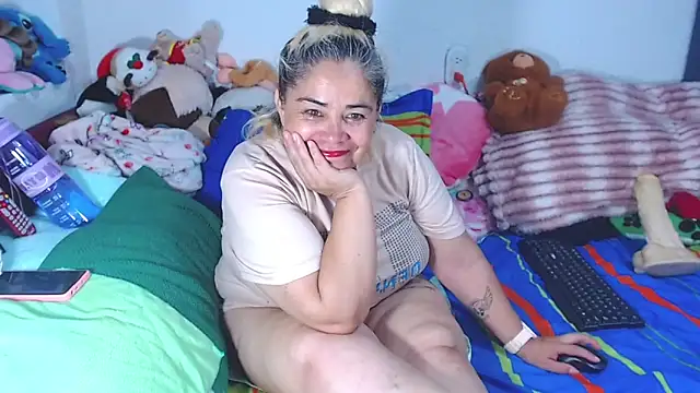 Snapshot of estrellita_fugaz16x chatting on June 21, 2026, 5:24 am estrellita fugaz16x online show from June 21, 2026, 5:24 am