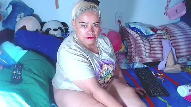 Snapshot of estrellita_fugaz16x chatting on July 19, 2026, 6:22 am estrellita fugaz16x online show from July 19, 2026, 6:22 am