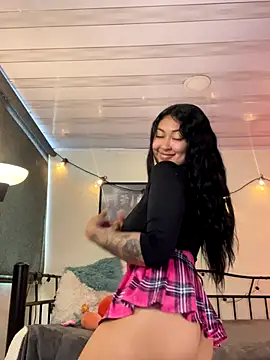 Snapshot of Pocahontas_power chatting on October 17, 2025, 5:48 pm Pocahontas power online show from October 17, 2025, 5:48 pm