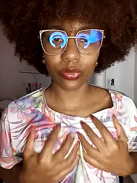 thaimy  online show from April 22, 2026, 3:02 am