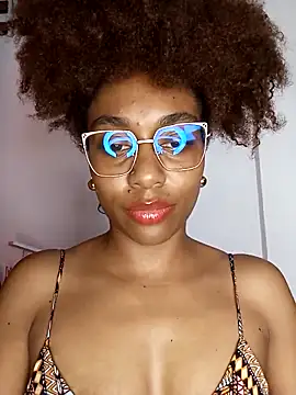 thaimy  online show from April 28, 2026, 3:00 am