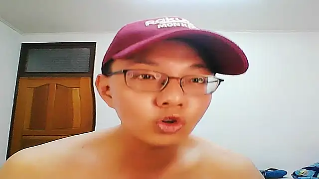 Snapshot of poter77112 chatting on April 6, 2026, 2:51 pm poter77112 online show from April 6, 2026, 2:51 pm