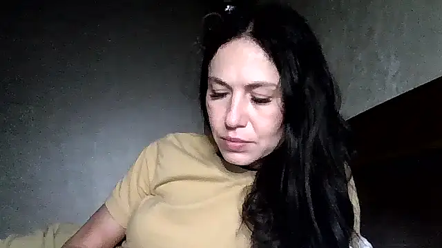 JulianaGold1 online show from April 25, 2026, 9:23 pm