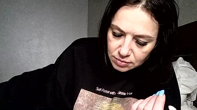 JulianaGold1 online show from February 15, 2026, 9:19 am