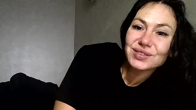 Snapshot of JulianaGold1 chatting on November 9, 2025, 8:13 pm JulianaGold1 online show from November 9, 2025, 8:13 pm