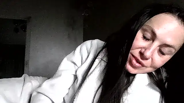 Snapshot of JulianaGold1 chatting on June 6, 2026, 10:26 pm JulianaGold1 online show from June 6, 2026, 10:26 pm