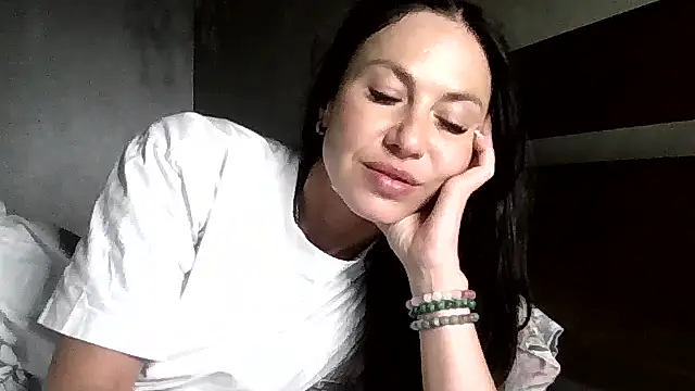 Snapshot of JulianaGold1 chatting on May 29, 2026, 7:42 pm JulianaGold1 online show from May 29, 2026, 7:42 pm