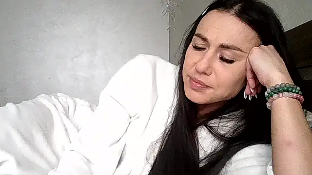 Snapshot of JulianaGold1 chatting on May 18, 2026, 2:11 pm JulianaGold1 online show from May 18, 2026, 2:11 pm