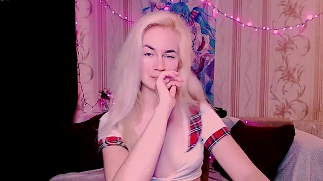 xxxcharismaaa online show from June 10, 2026, 6:03 am