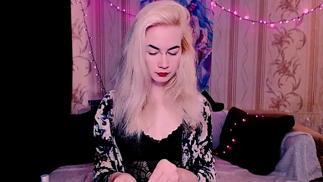 xxxcharismaaa online show from June 17, 2026, 6:57 am