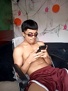 pinedasex777 online show from October 6, 2025, 4:19 pm