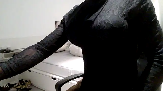 Snapshot of pocker498 chatting on November 27, 2025, 6:14 am pocker498 online show from November 27, 2025, 6:14 am